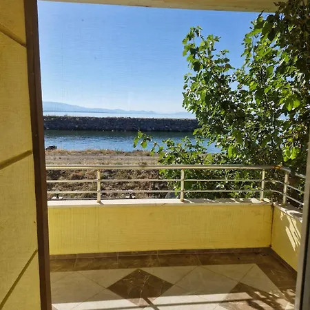 Family-friendly 3br 50m To Quiet & Spacious In فيلة *