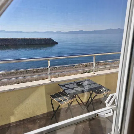 Family-friendly 3br 50m To Quiet & Spacious In Ayvalı