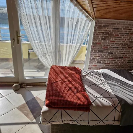 Family-friendly 3br 50m To Quiet & Spacious In